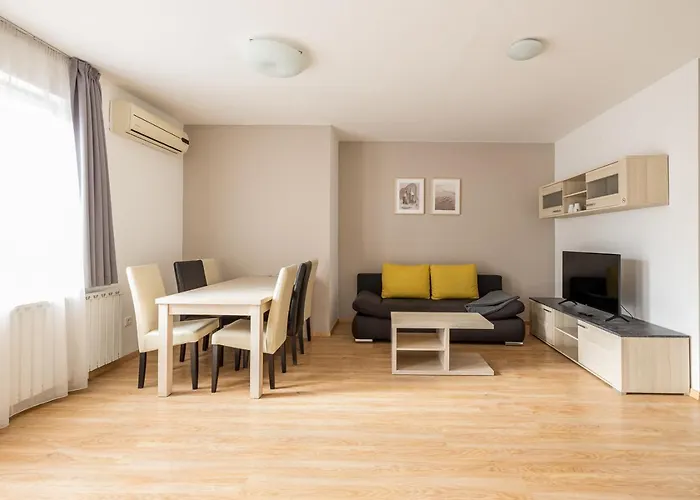 Maple Tree Budget * Boedapest