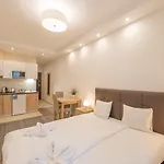 Maple Tree Budget Апартаменты *