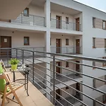 Maple Tree Budget Апартаменты