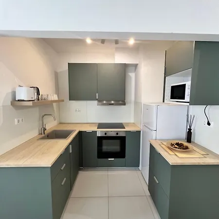 Maple Tree Budget * Budapest