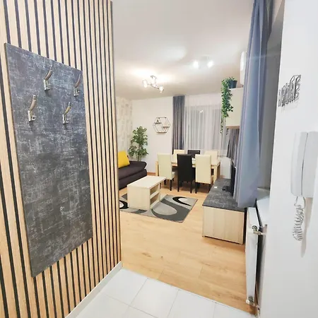 Maple Tree Budget Budapesta