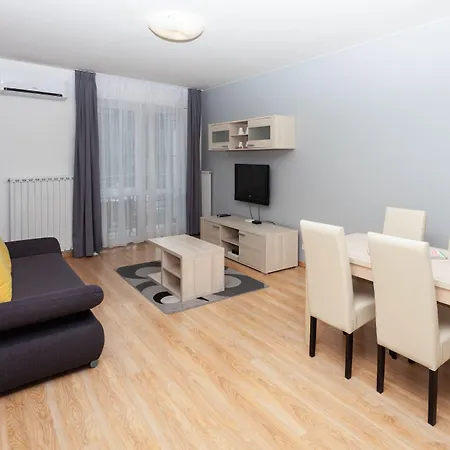 Maple Tree Budget * 布达佩斯