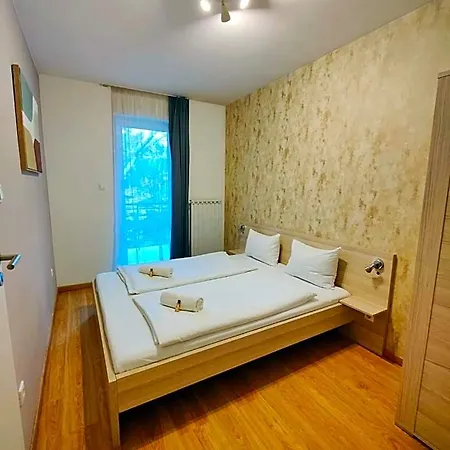 Maple Tree Budget Budapest
