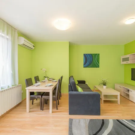 Maple Tree Budget 布达佩斯