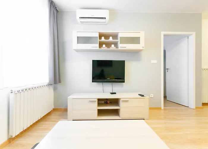 Maple Tree Budget * Budapesta