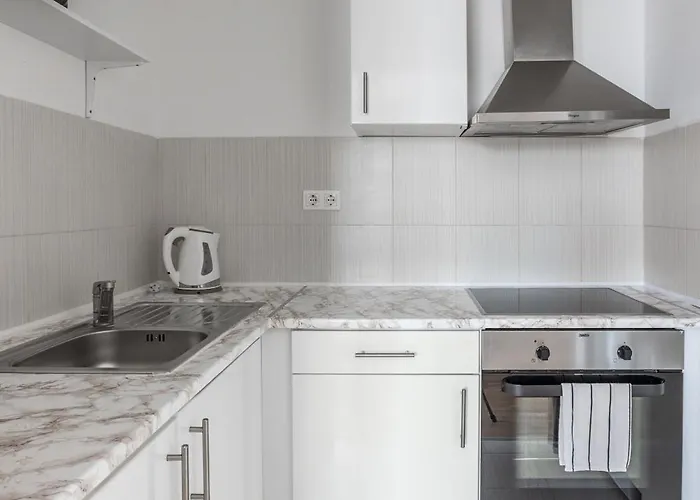 Maple Tree Budget Budapesta