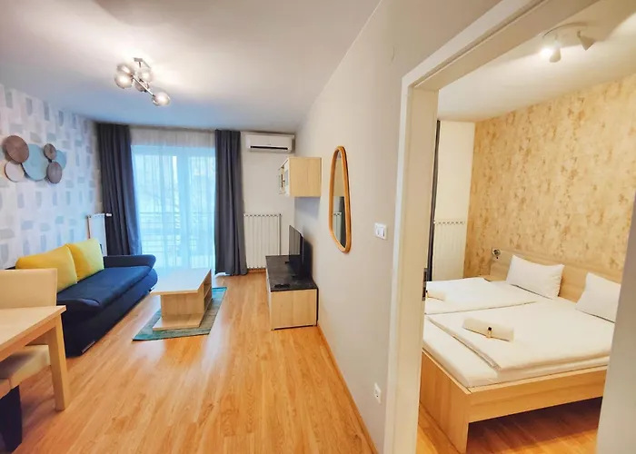 Maple Tree Budget Budapesta