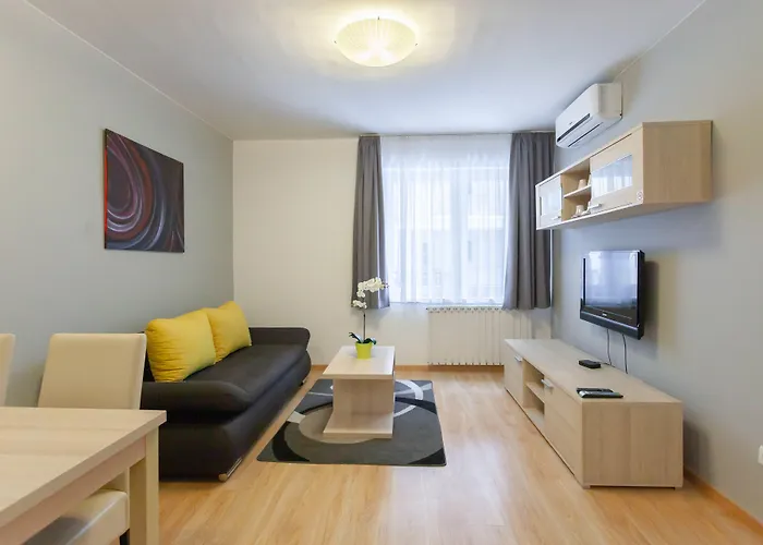 Maple Tree Budget Budapesta