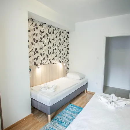 Maple Tree Budget Apartment *