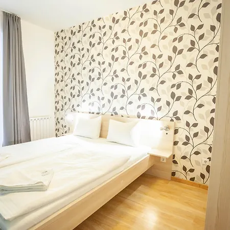Maple Tree Budget Apartment Budapest