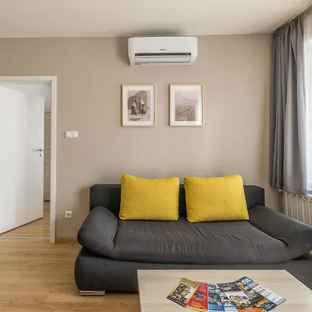 Apartment Maple Tree Budget