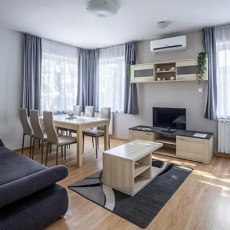 Maple Tree Budget Apartment