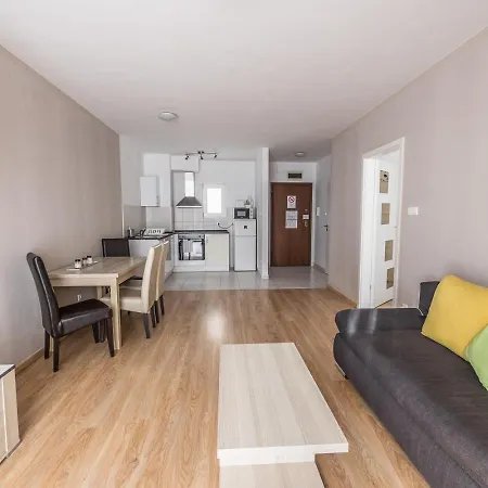 Maple Tree Budget Apartment Budapest
