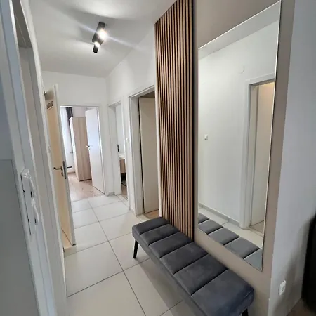 Maple Tree Budget Apartment