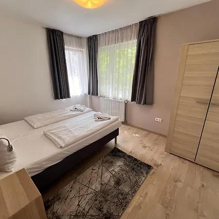 Maple Tree Budget Apartment Budapest