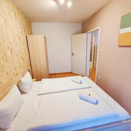 Maple Tree Budget Apartment