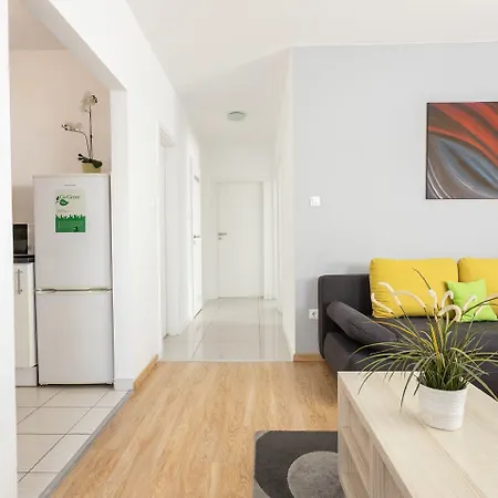 Maple Tree Budget Apartament
