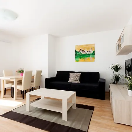 Apartment Maple Tree Budget