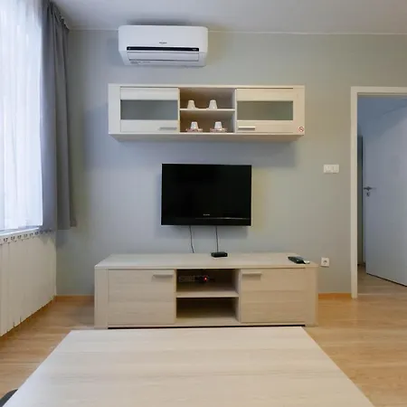 Maple Tree Budget Apartment *