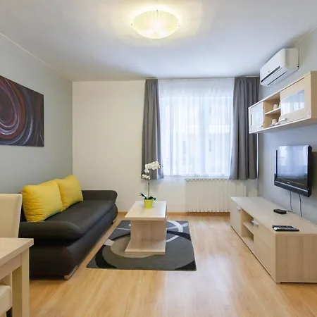 Maple Tree Budget Apartment Budapest