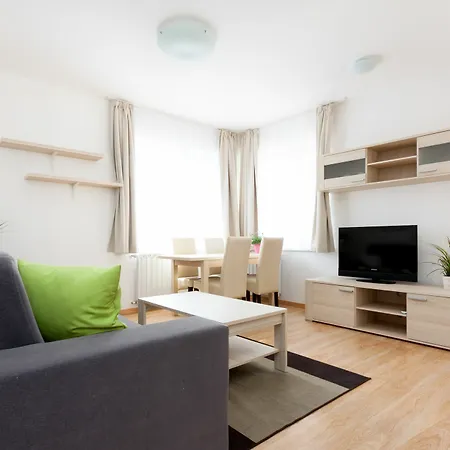 Apartment Maple Tree Budget *
