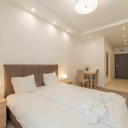 Maple Tree Budget Apartment