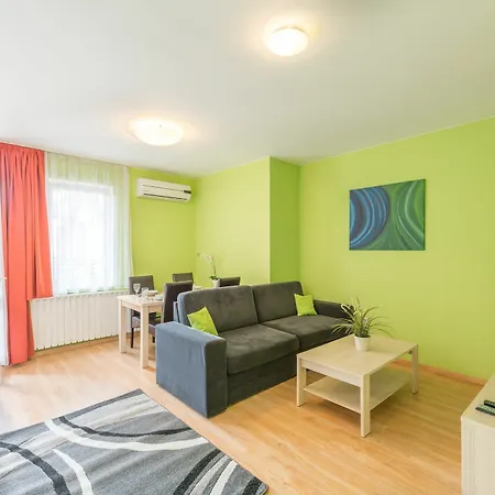 Maple Tree Budget Apartment