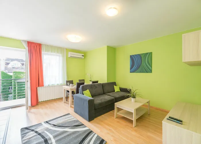 Maple Tree Budget Апартаменты