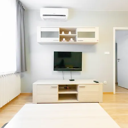 Maple Tree Budget * Βουδαπέστη